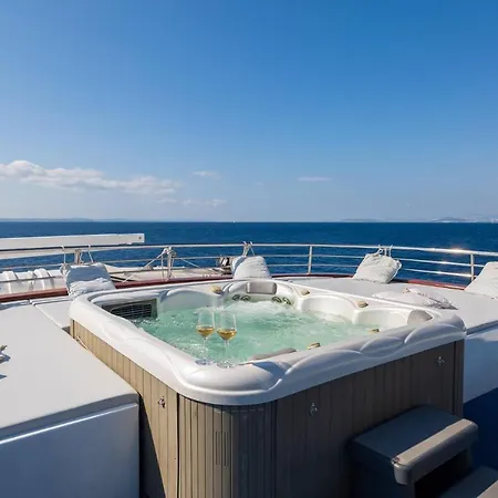 Botel Private Cruise *
