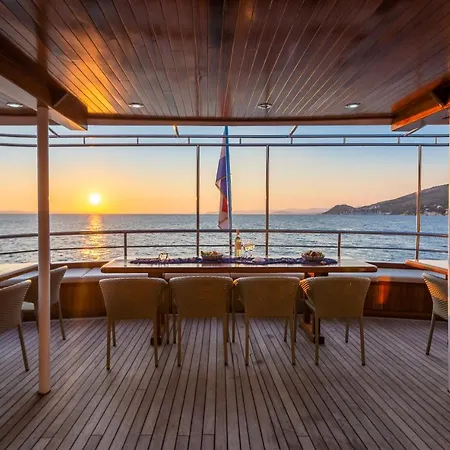 Private Cruise Botel *