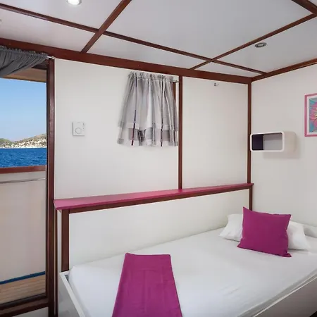 Botel Private Cruise *