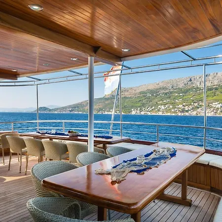 Private Cruise Botel