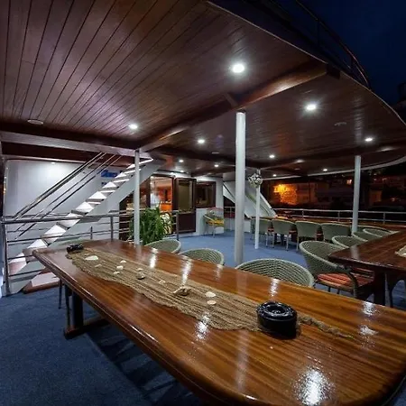 Private Cruise Botel *